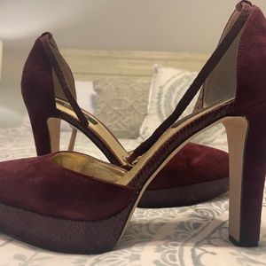 White House, Black market, plum heels